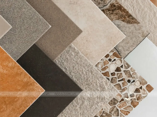 gạch ốp lát được phủ lớp men trên bề mặt
