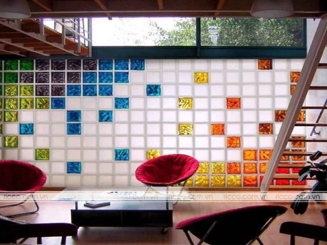 Gạch kính nhiều màu sắc trang trí phòng khách