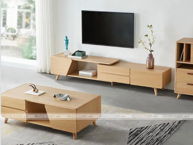 Kệ tivi kèm bàn trà gỗ công nghiệp có thiết kế tương đồng giúp tạo tổng thể hài hoà cho không gian