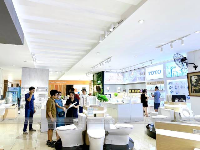 Khách hàng mua thiết bị vệ sinh theo combo thường có chiết khấu tốt hơn mua lẻ
